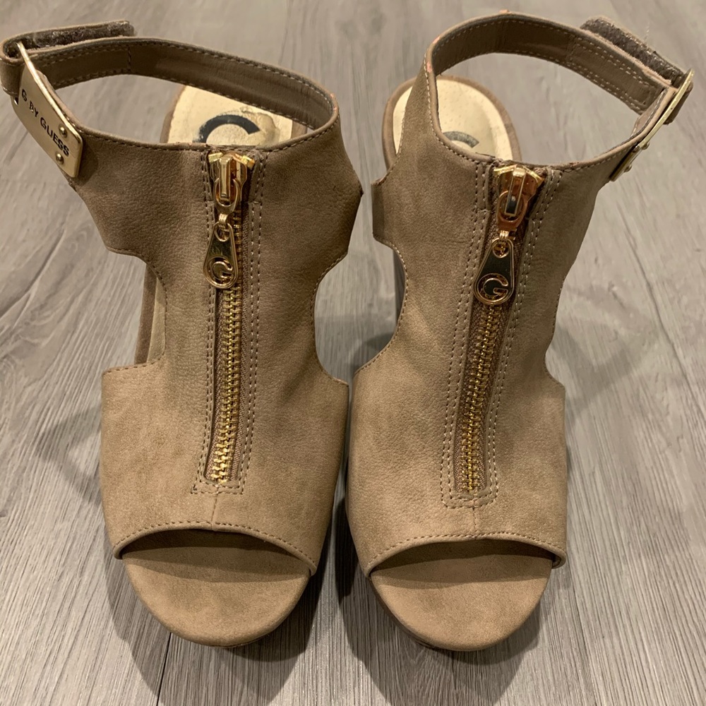 Guess tan suede heels